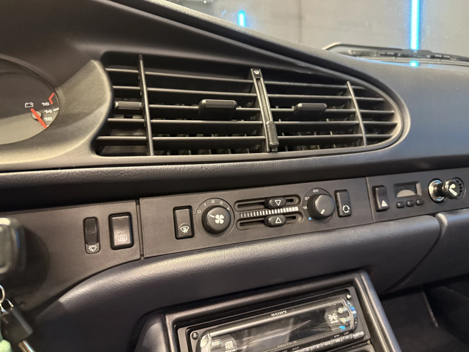 Innenraumfoto von 1989 Porsche 944 2.7 (28)