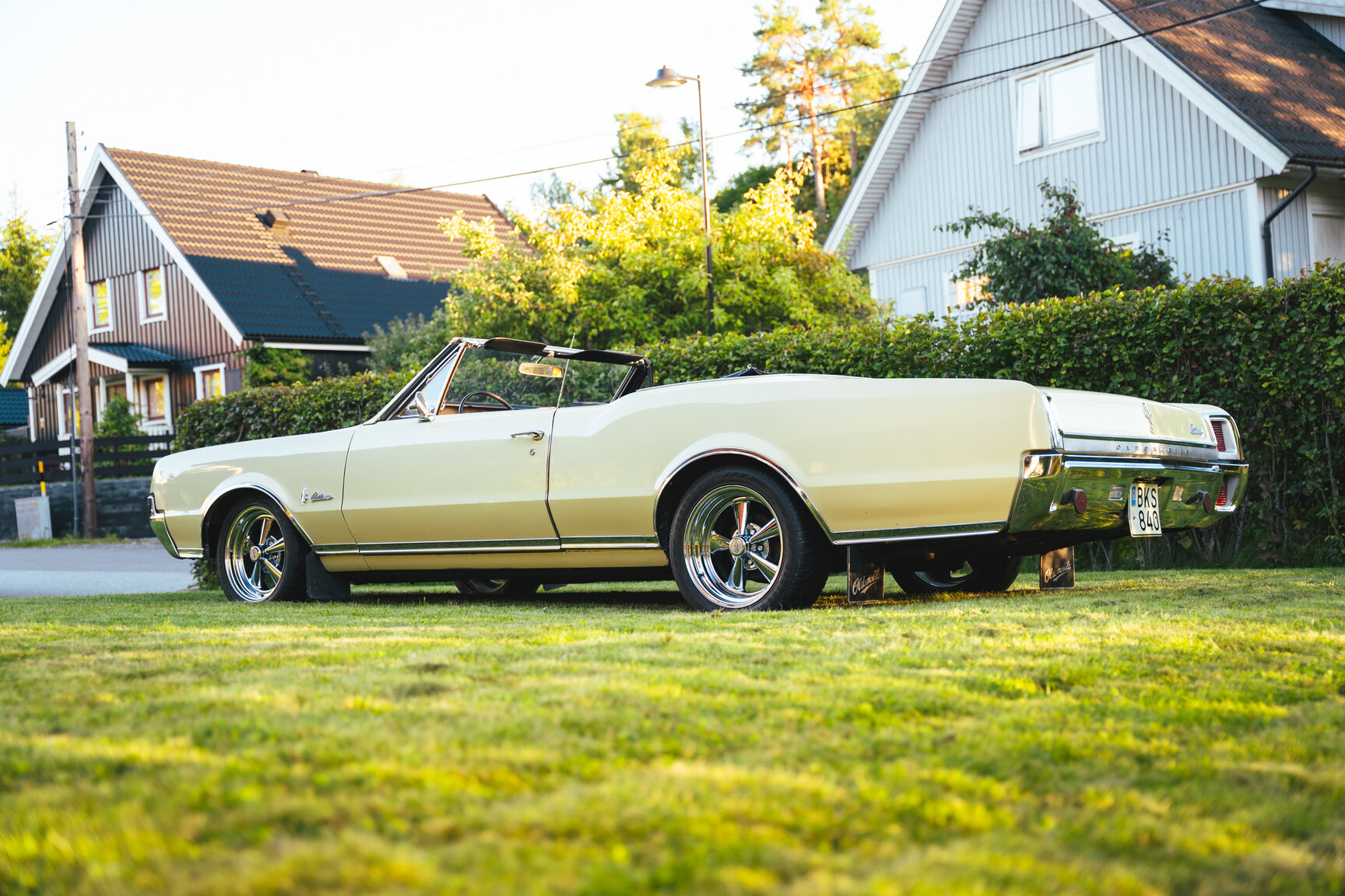 Exterior image of 1967 Oldsmobile Cutlass Supreme Cabriolet