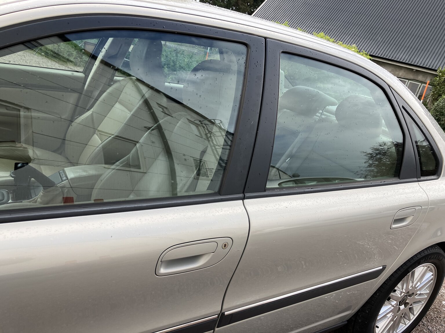 Exterior image of 1999 Volvo S80