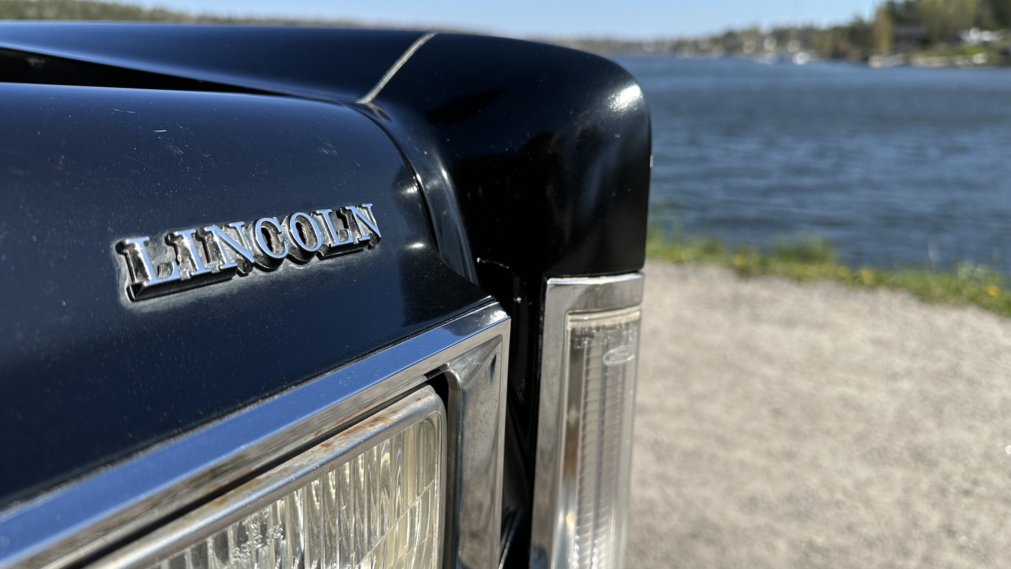 Exterior image of 1988 Lincoln Town Car