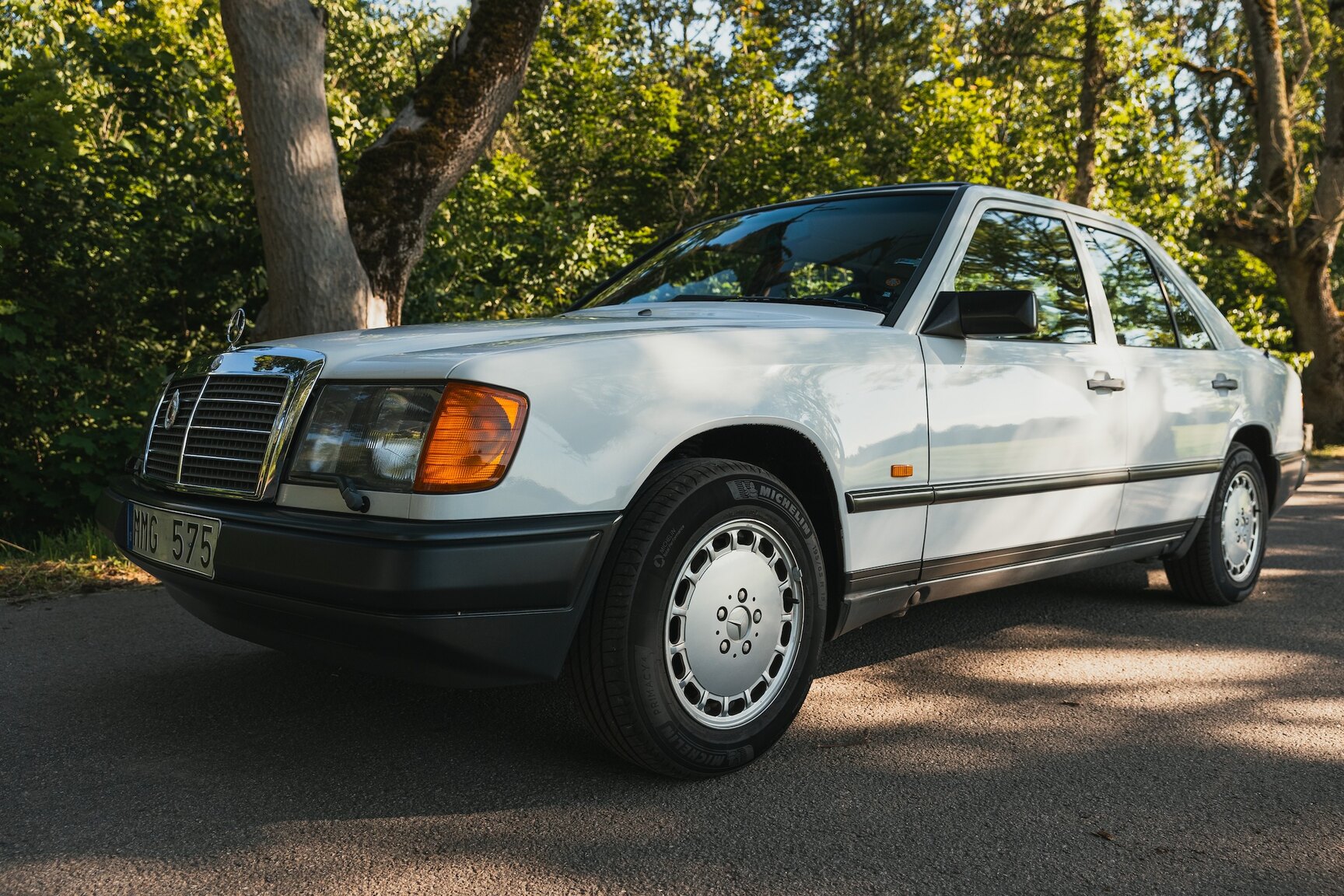 Exteriörbild på 1987 Mercedes-Benz 230E (31)
