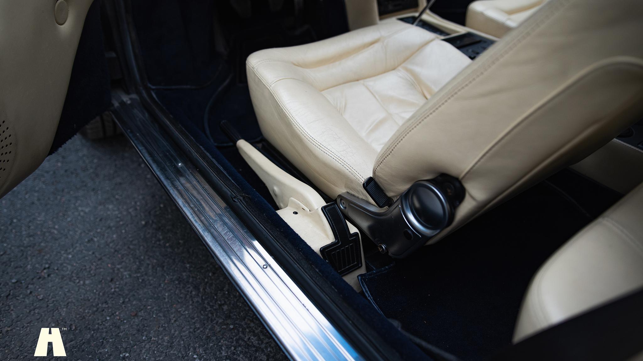 Interior image of 1985 Ferrari Mondial Quattrovalvole Design by Pininfarina (13)