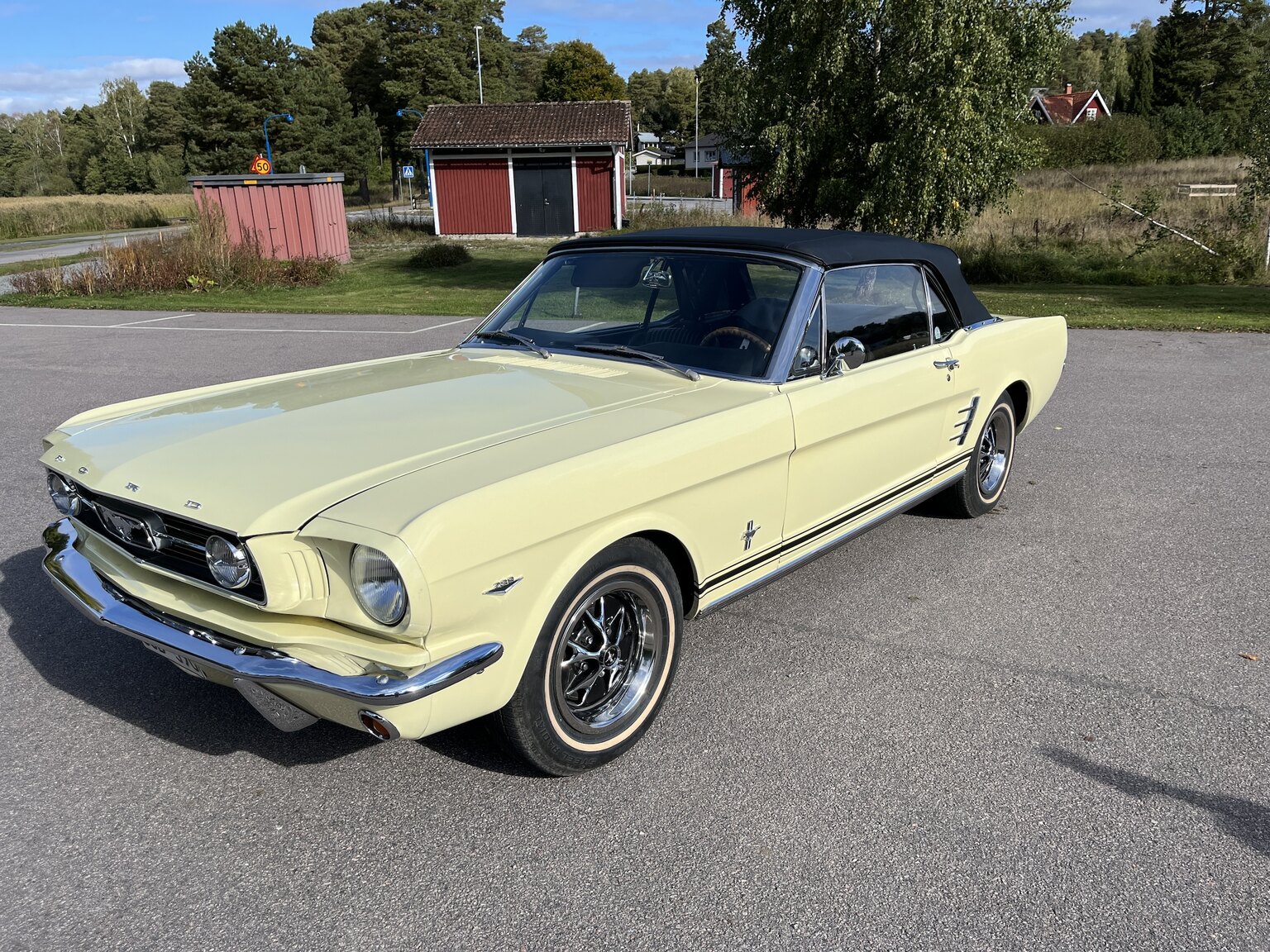 Exteriörbild på 1966 Ford Mustang Cabriolet 289cui