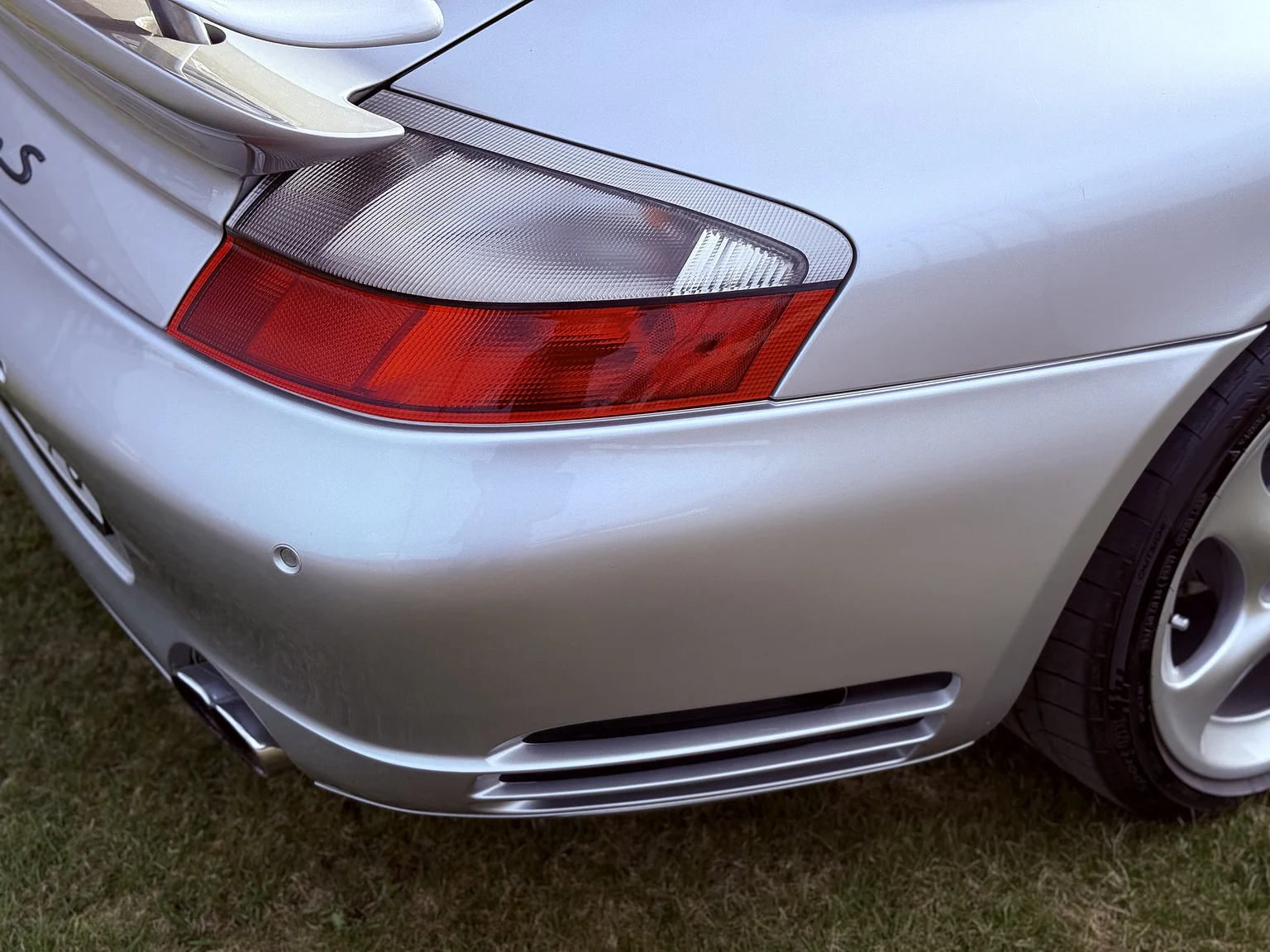 Exteriörbild på 2005 Porsche 996 Turbo S (20)