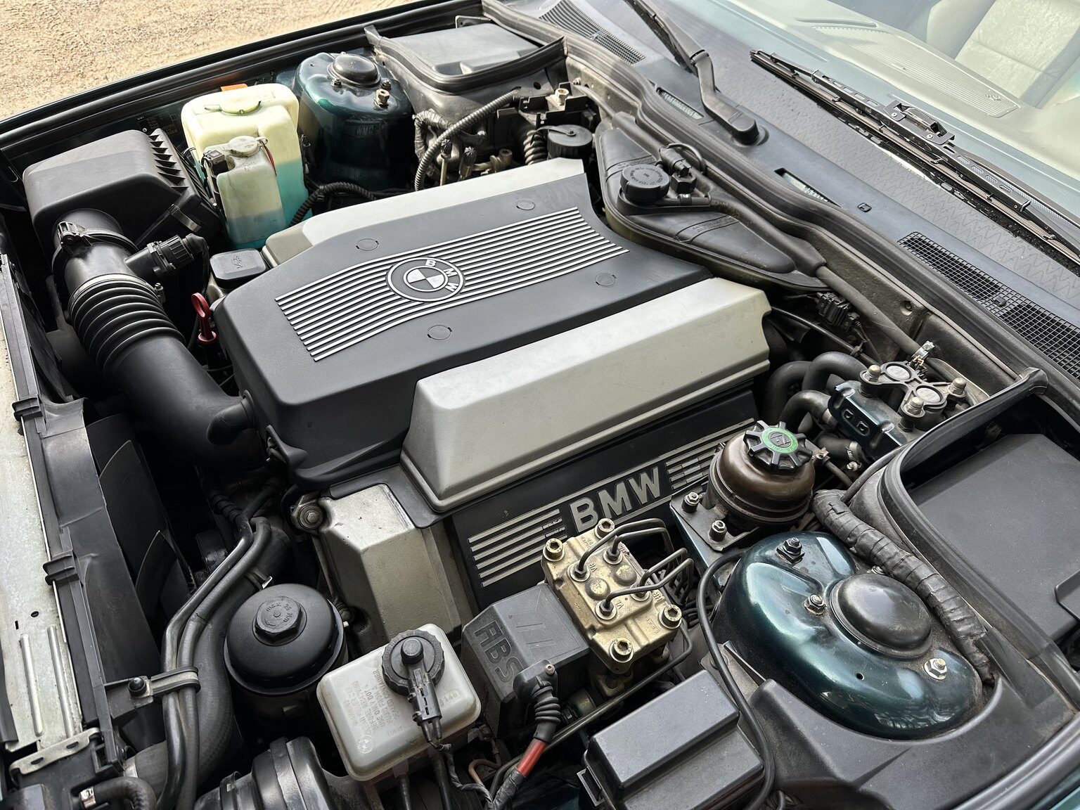 Image of 1992 BMW 740iA mechanics