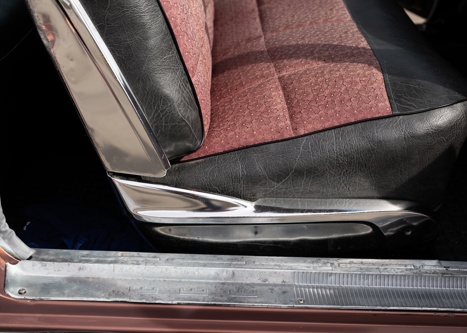 Interior image of 1961 Chrysler New Yorker Sedan (4)