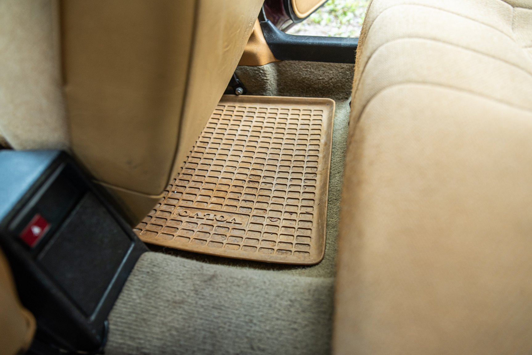 Innenraumfoto von 1993 Volvo 245 GL Classic "No Reserve Auction"