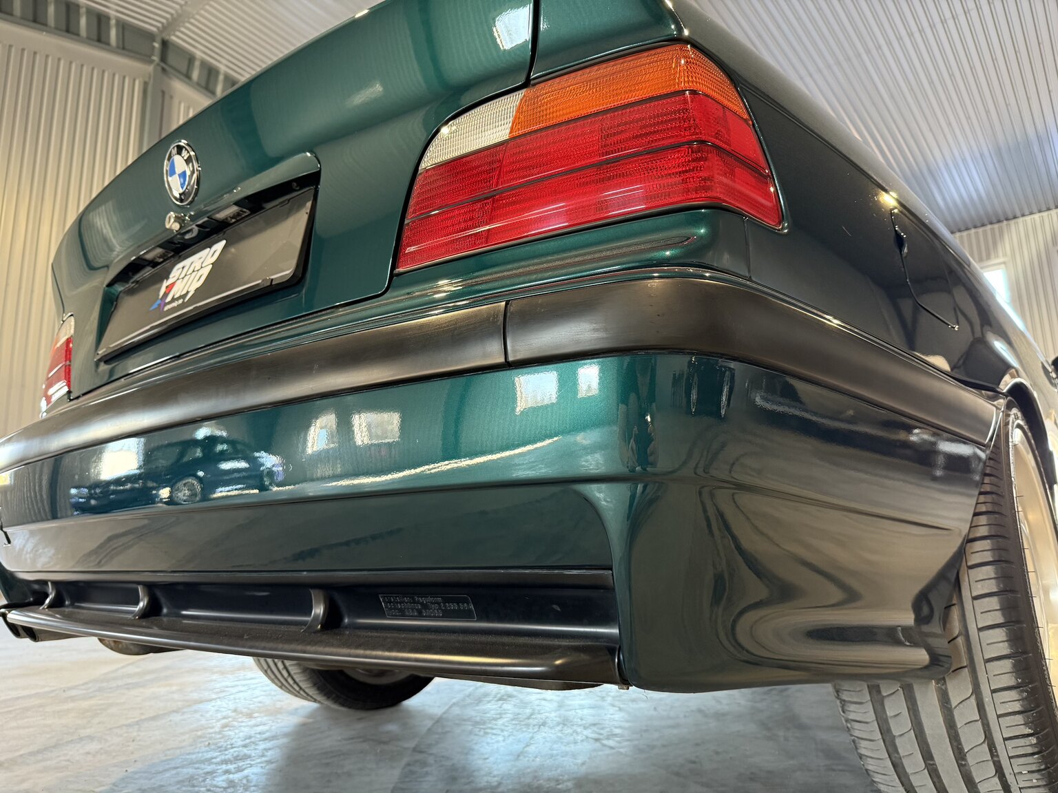 Exteriörbild på 1995 BMW 325i Coupé AVUS Edition "No Reserve Auction"