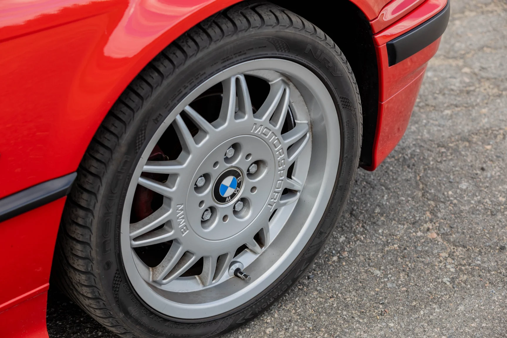 Exteriörbild på 1994 BMW 325i Convertible (25)