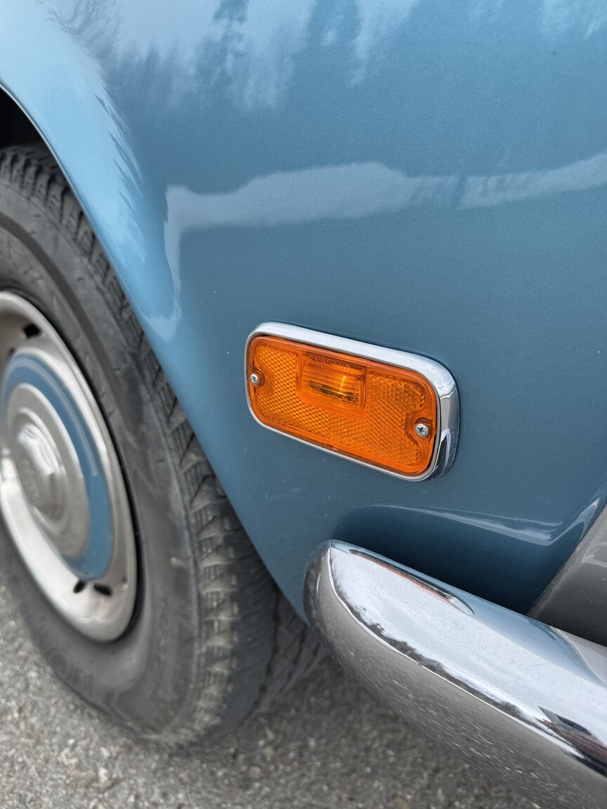 Exterior image of 1976 Rolls-Royce Silver Shadow
