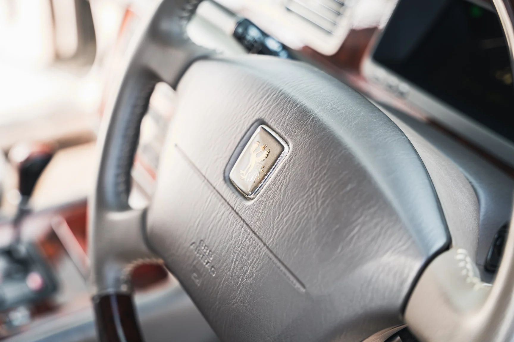 Innenraumfoto von 2000 Toyota Century V12 G50 (26)
