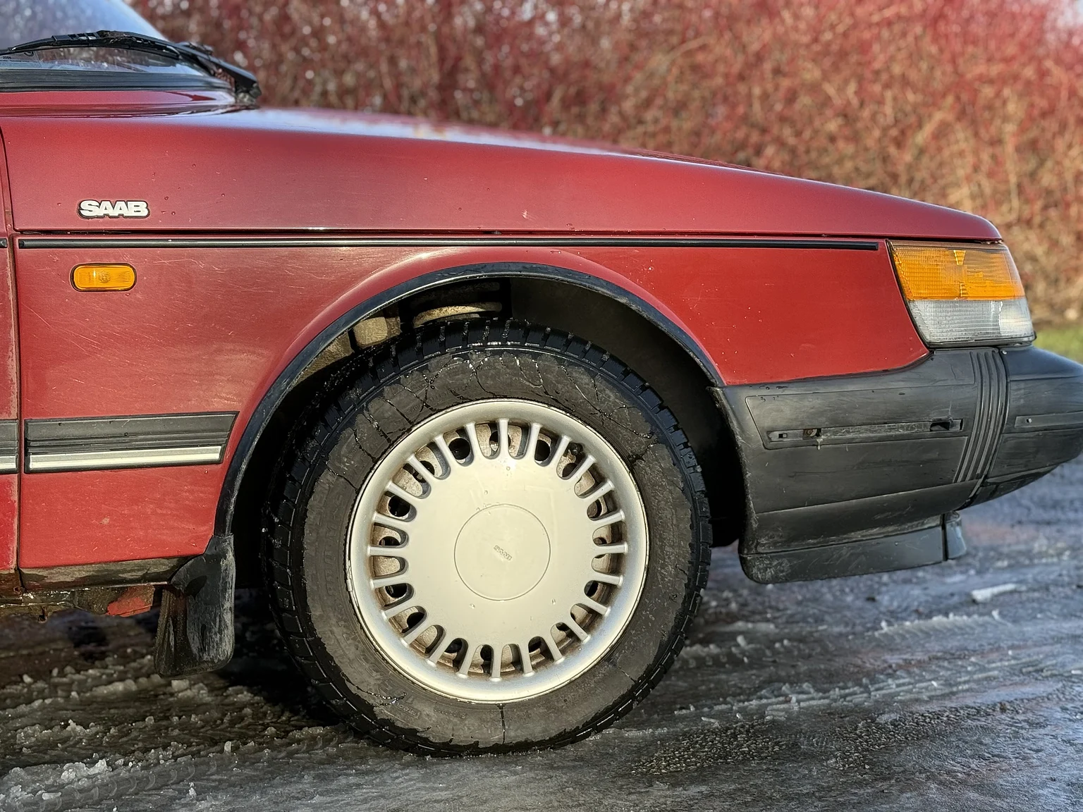 Exterior image of 1991 SAAB 900S Turbo 2-door (49)