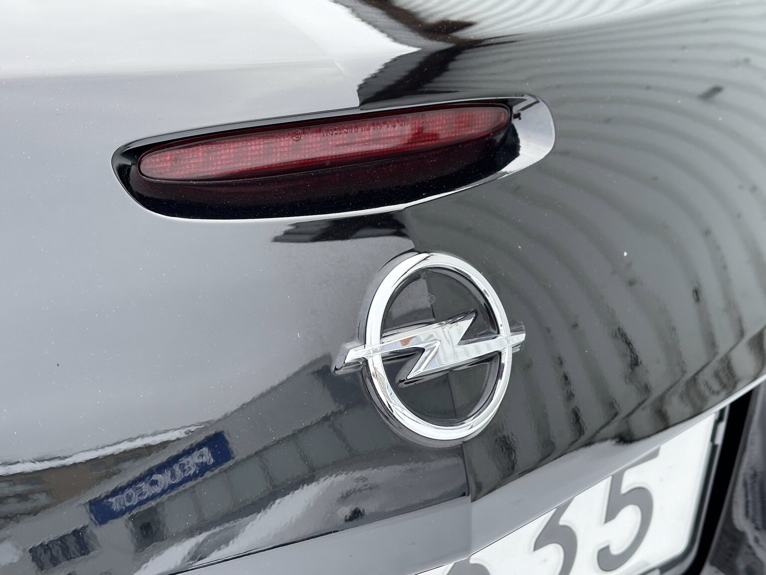 Exterior image of 2007 Opel Roadster GT