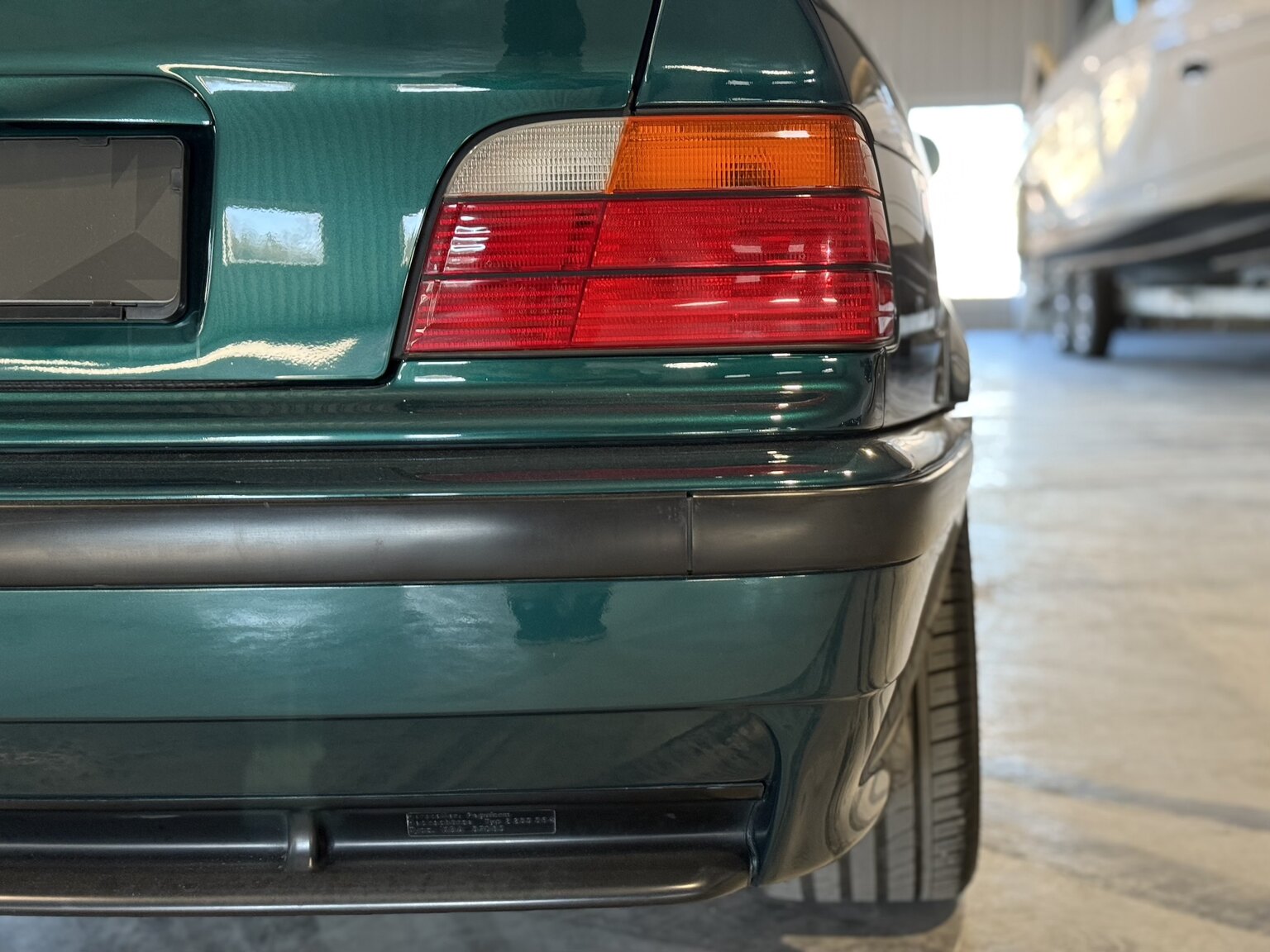 Exteriörbild på 1995 BMW 325i Coupé AVUS Edition "No Reserve Auction"