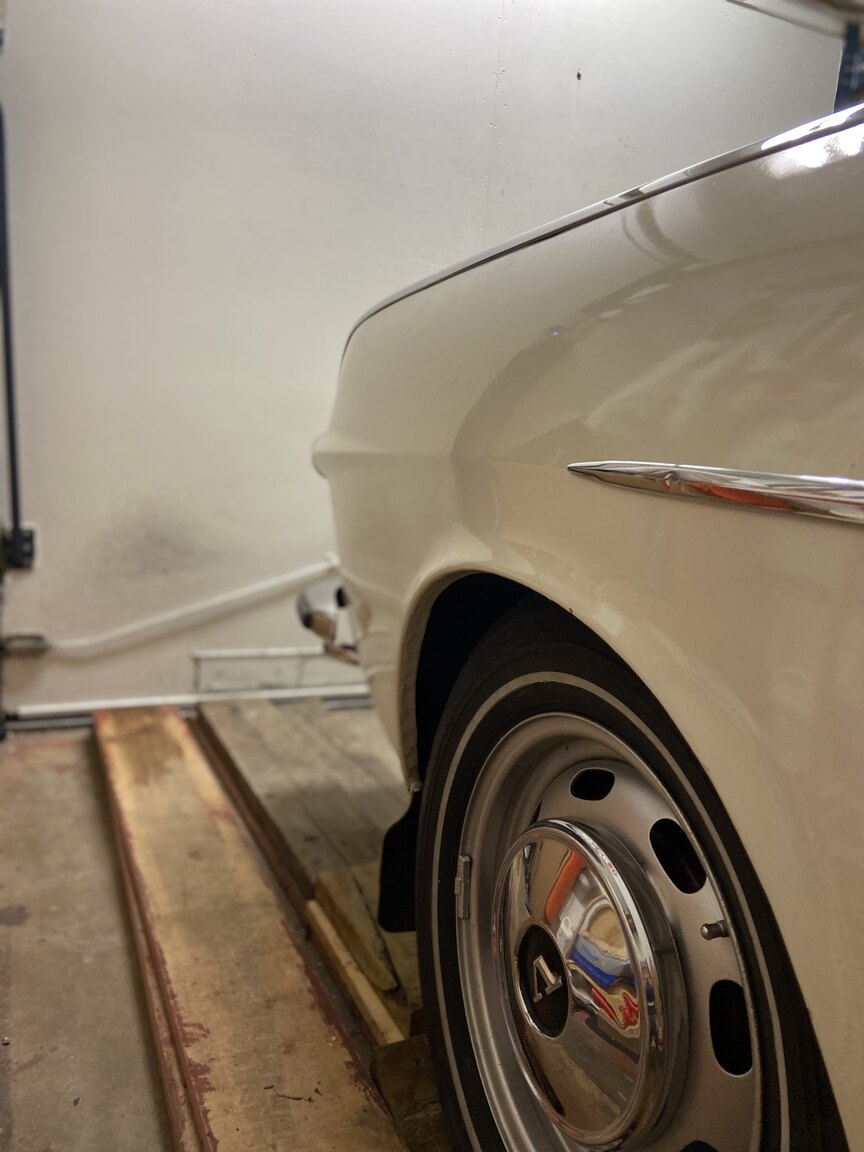 Exterior image of 1968 Volvo P1800 S