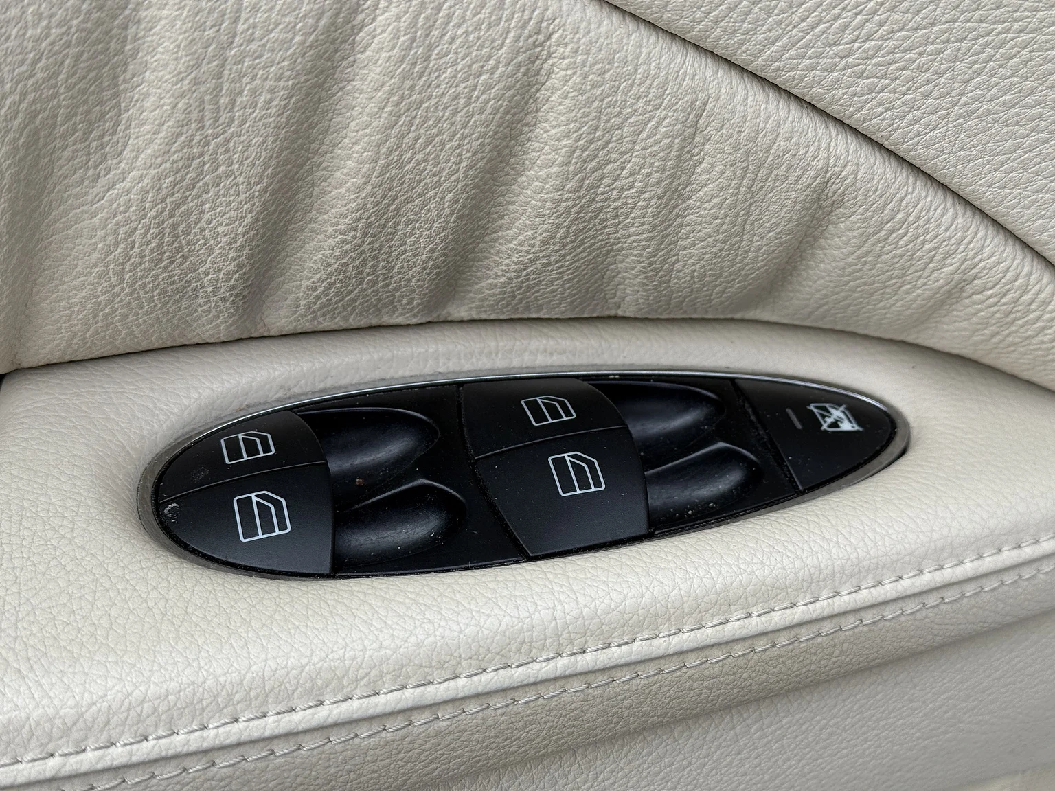 Interiörbild 2004 Mercedes-Benz E 500 7G-Tronic (18)