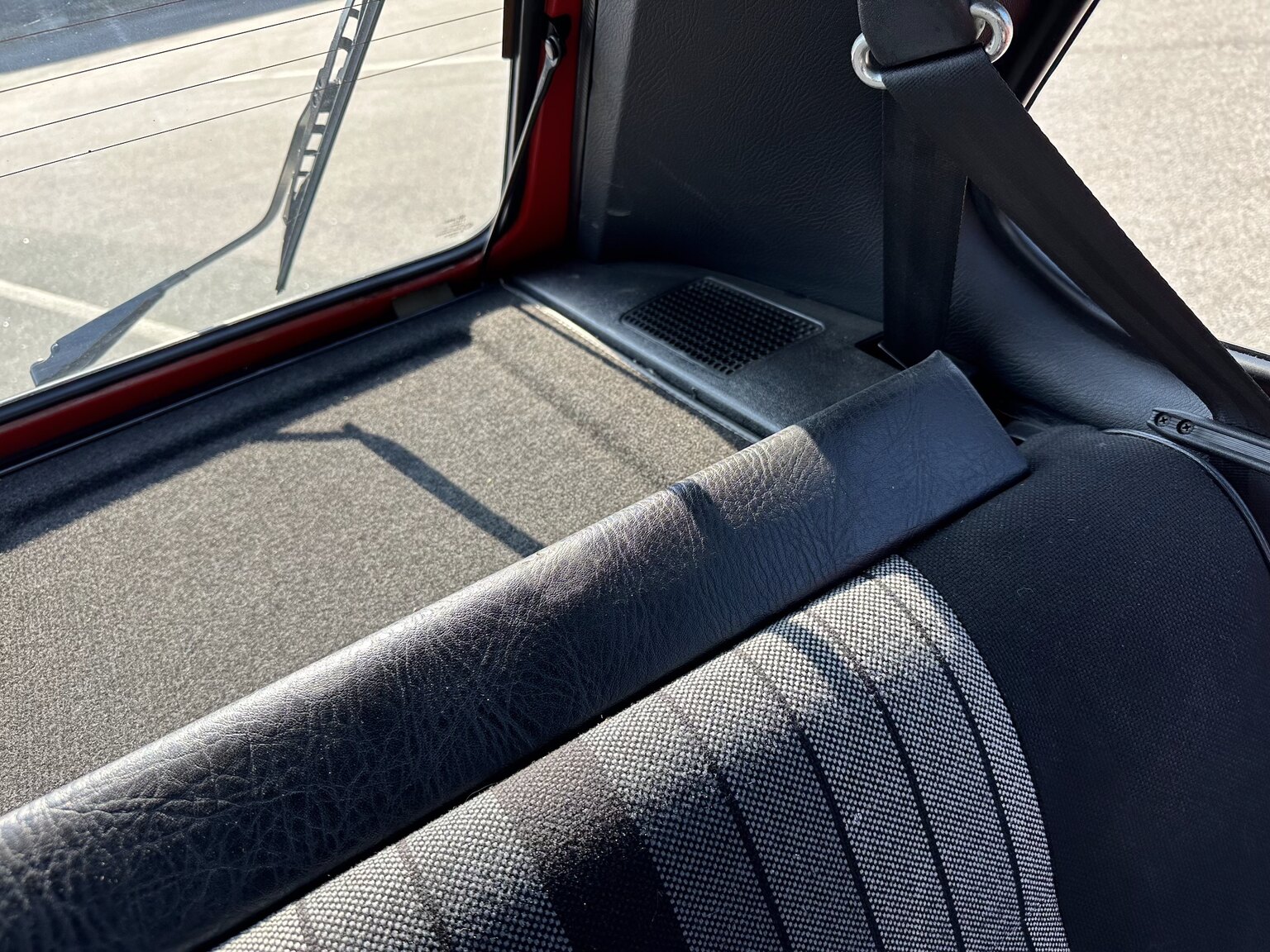 Innenraumfoto von 1984 Volkswagen Golf GTI