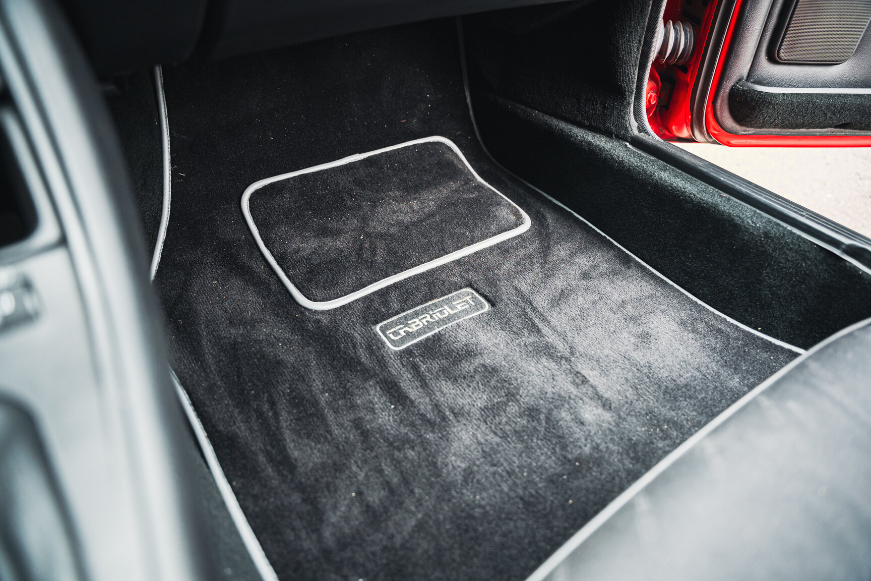 Interior image of 1990 Porsche 944 Turbo