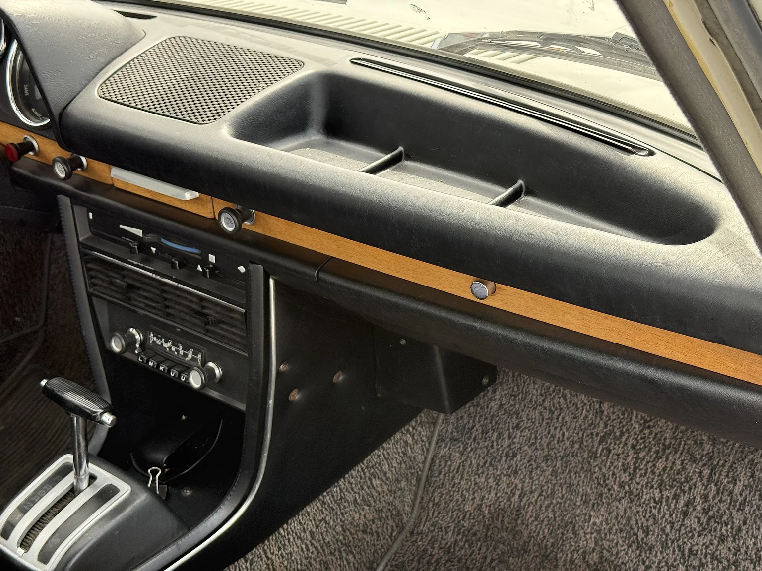 Innenraumfoto von 1970 BMW New Class 4-dörrars Sedan (11)