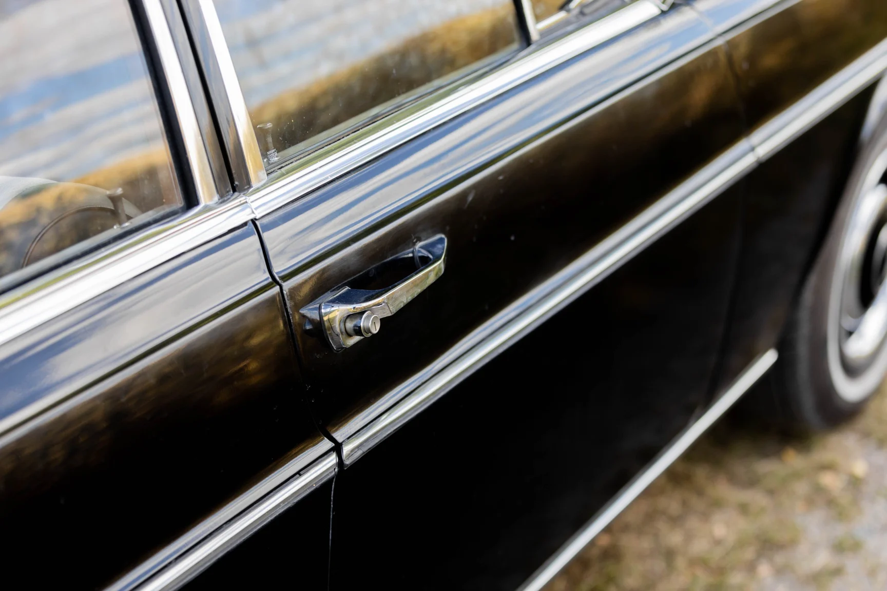 Exterior image of 1967 Mercedes-Benz 250 S (31)