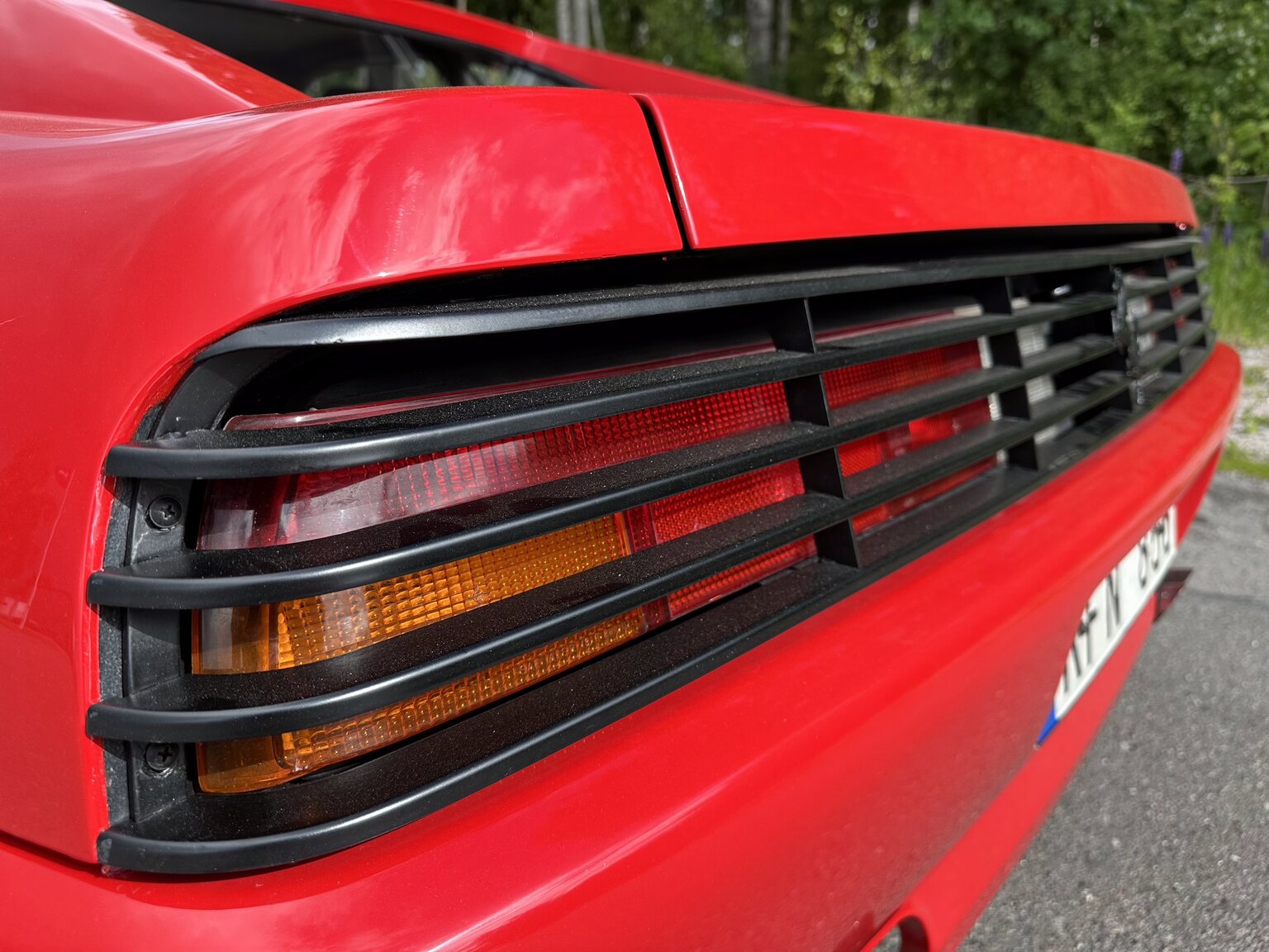 Exteriörbild på 1990 Ferrari 348 (36)