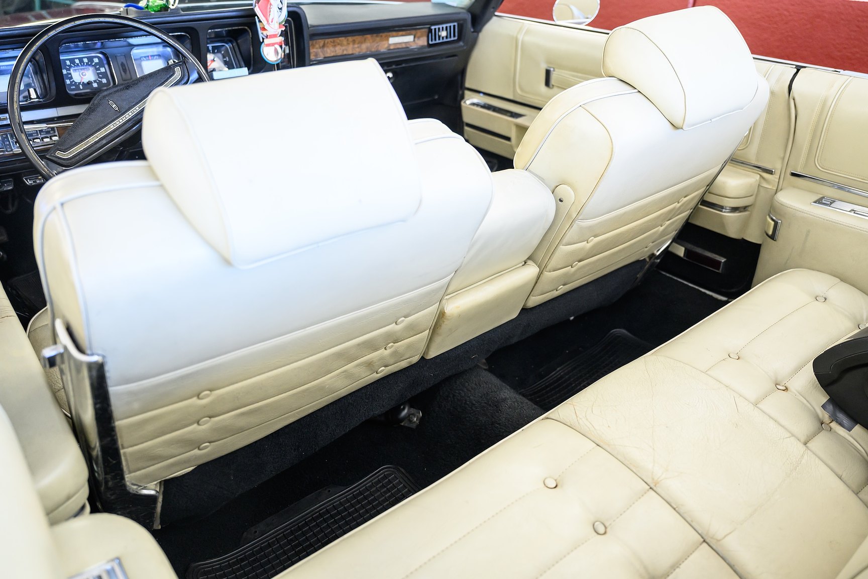 Interior image of 1970 Oldsmobile Ninety-Eight Convertible 7.5 V8