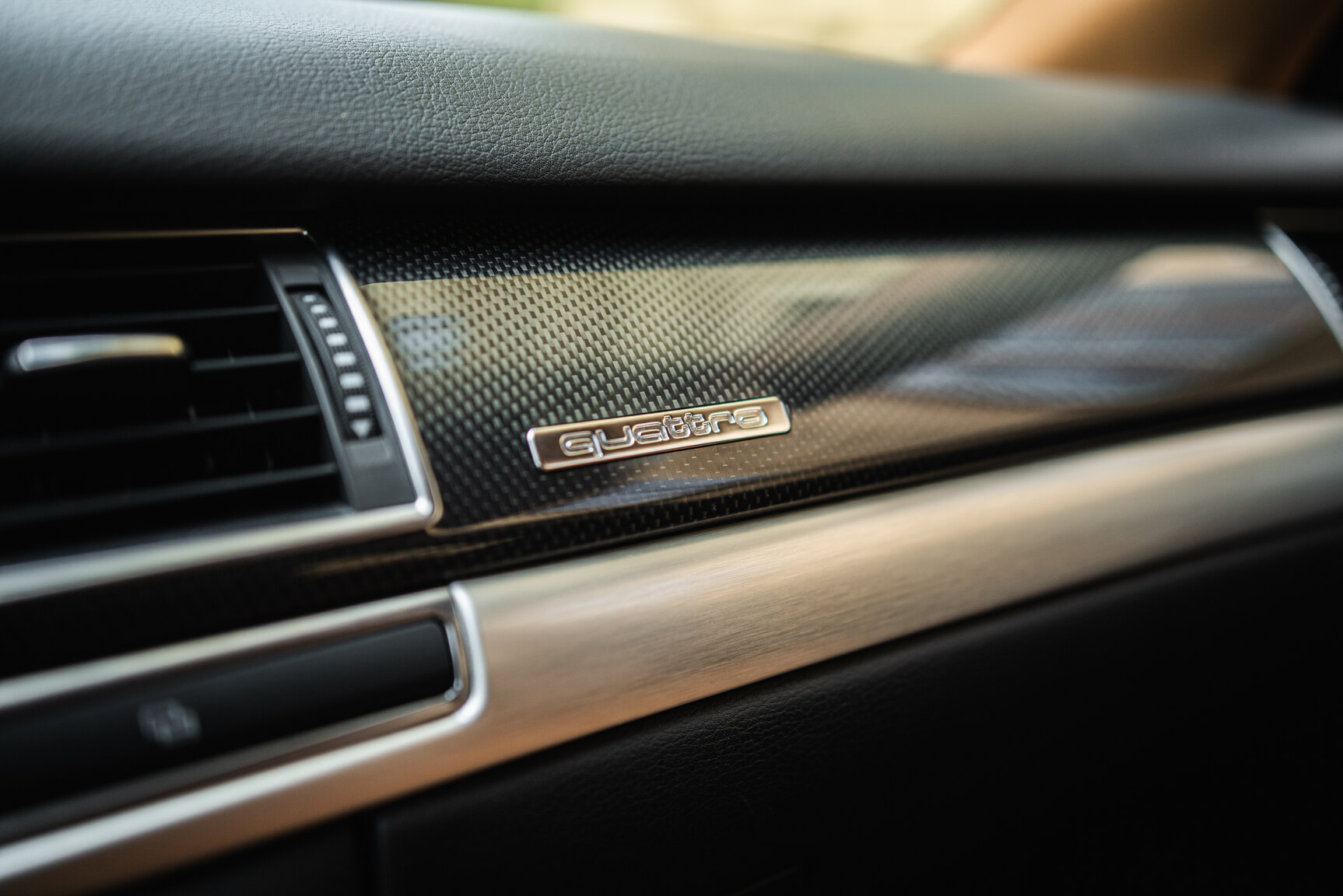Interior image of 2009 Audi S8 5.2 V10 FSI Quattro