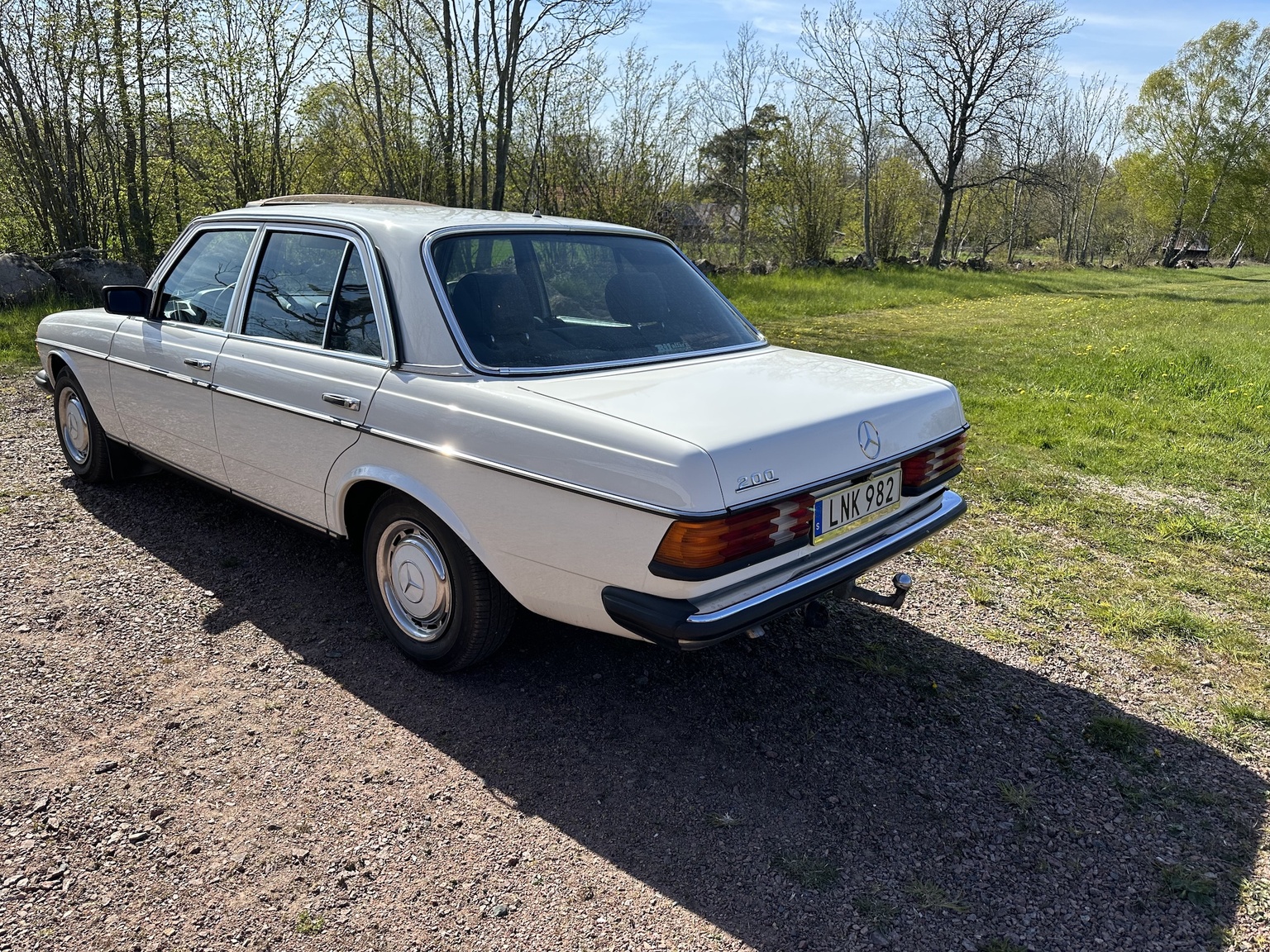 Exterior image of 1985 Mercedes-Benz 200