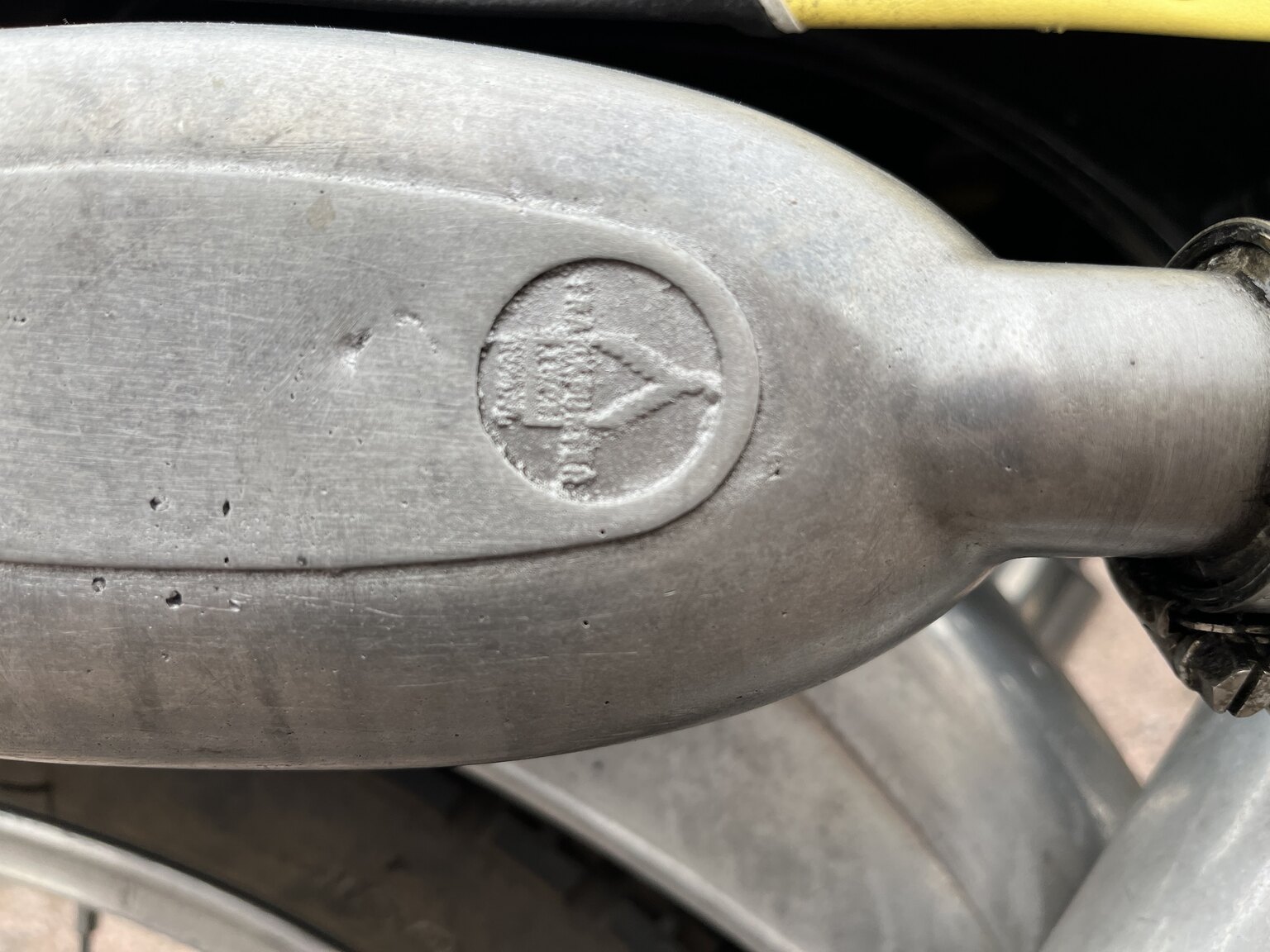 Exteriörbild på 1958 Husqvarna 283 "Guldpilen"