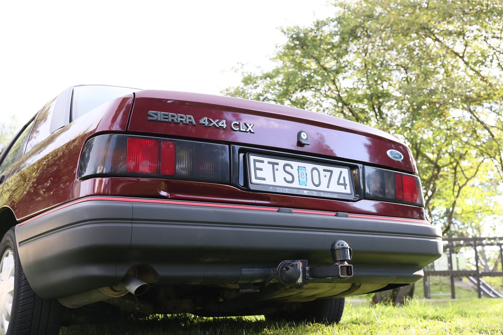 Exterior image of 1991 Ford Sierra Sedan 2.0 i 4x4 