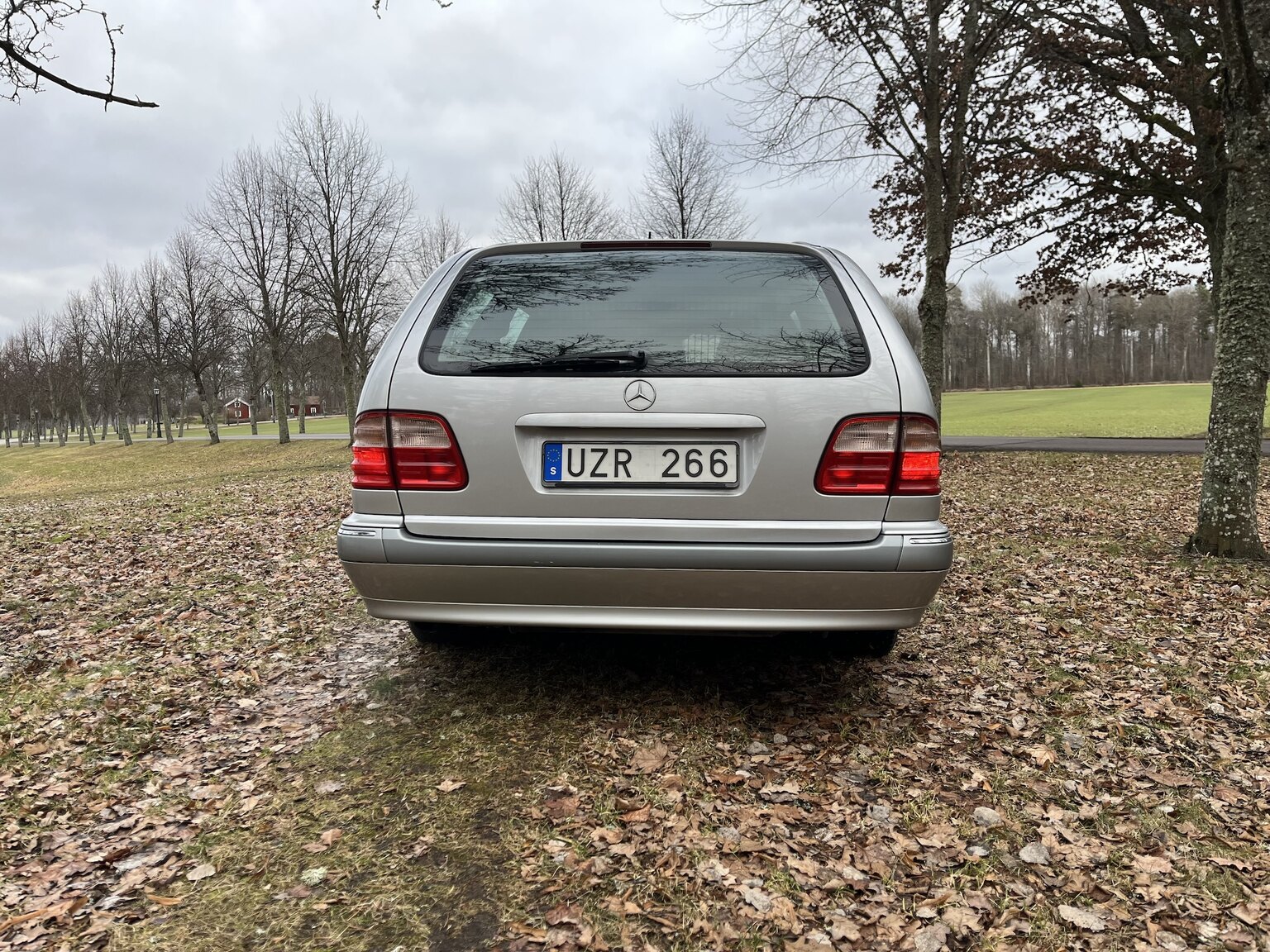 Exteriörbild på 1999 Mercedes-Benz E320 T Automat