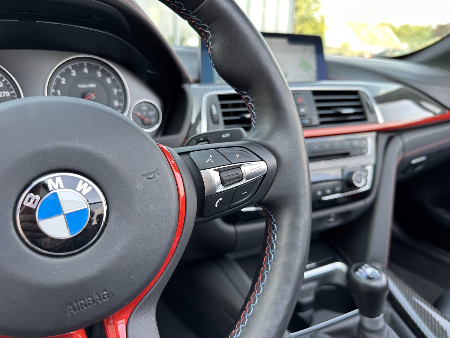 Interiörbild 2018 BMW M4 Competition Convertible F83 Manual
