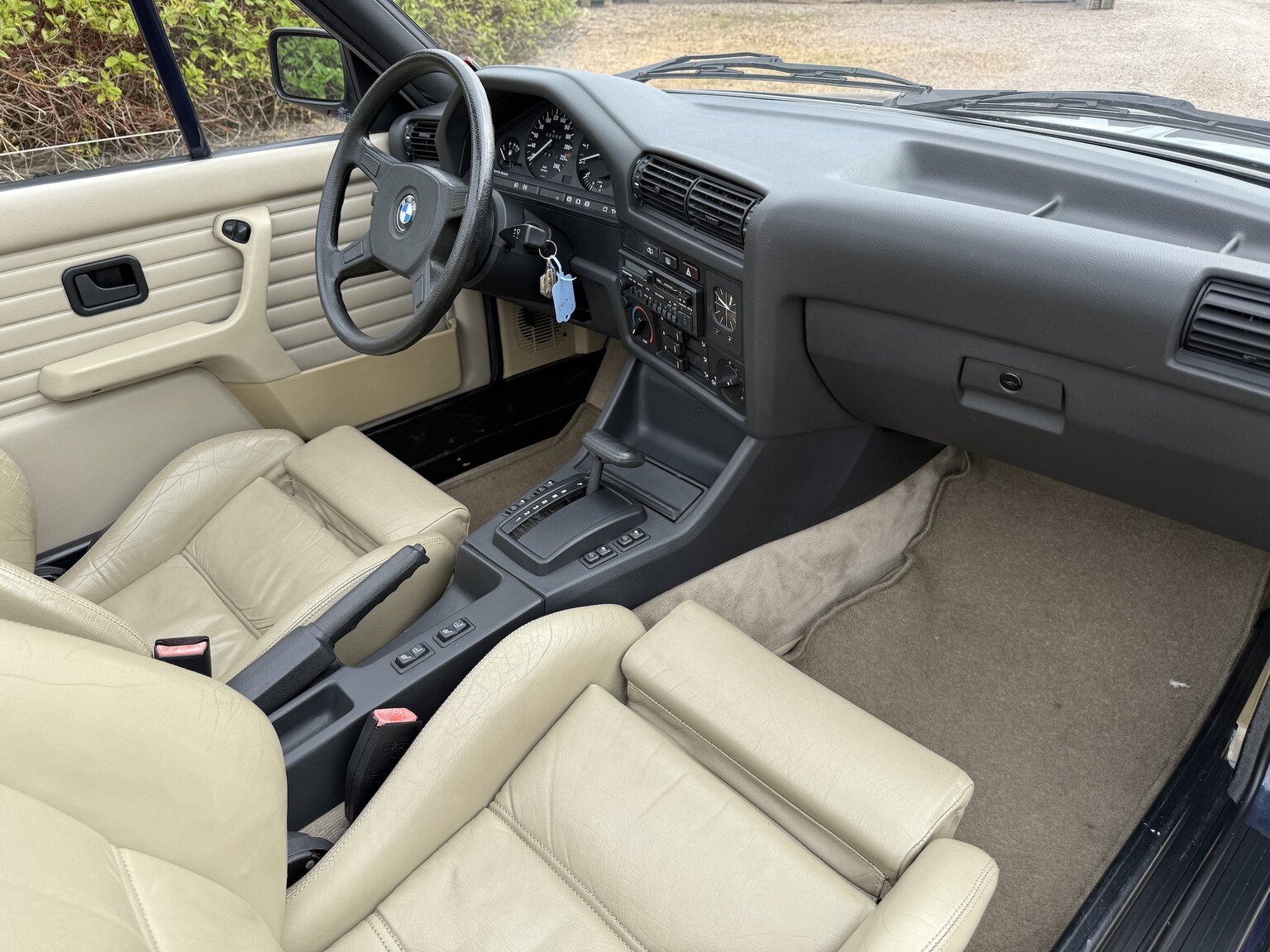 Interior image of 1987 BMW 325i Convertible