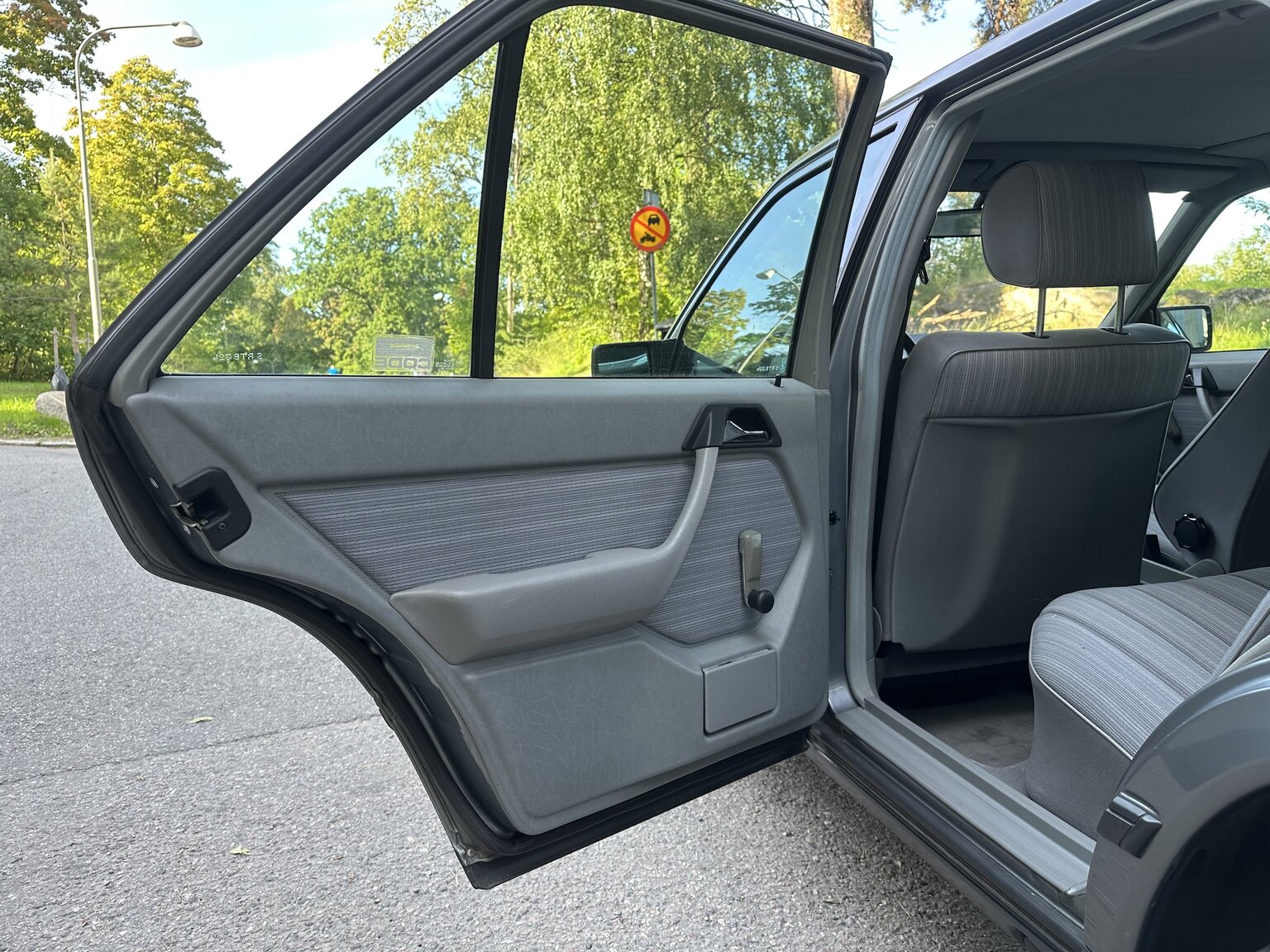 Interiörbild 1989 Mercedes-Benz 230E