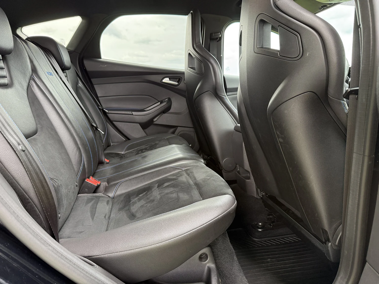 Interior image of 2016 Ford Focus RS (52)