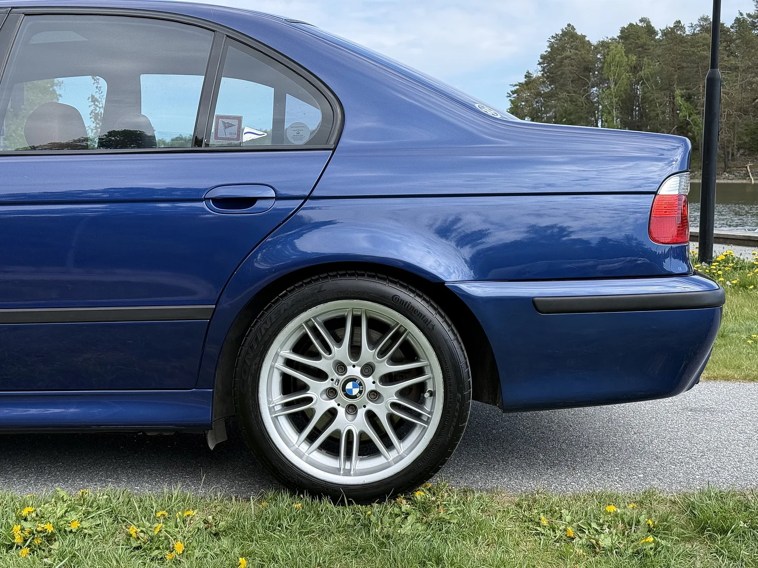 Exterior image of 2001 BMW M5 E39 LCI (25)