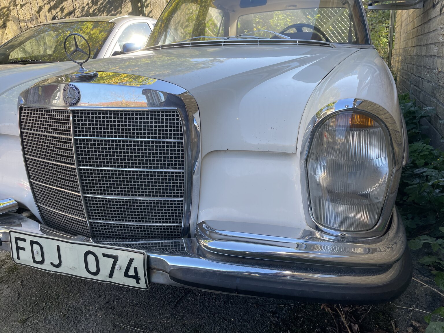 Exteriörbild på 1966 Mercedes-Benz 250s