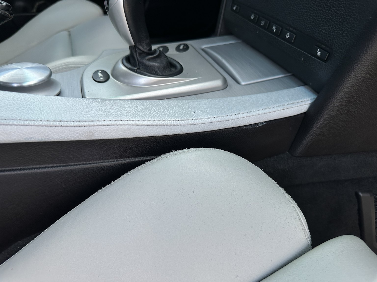 Interior image of 2006 BMW E60 M5