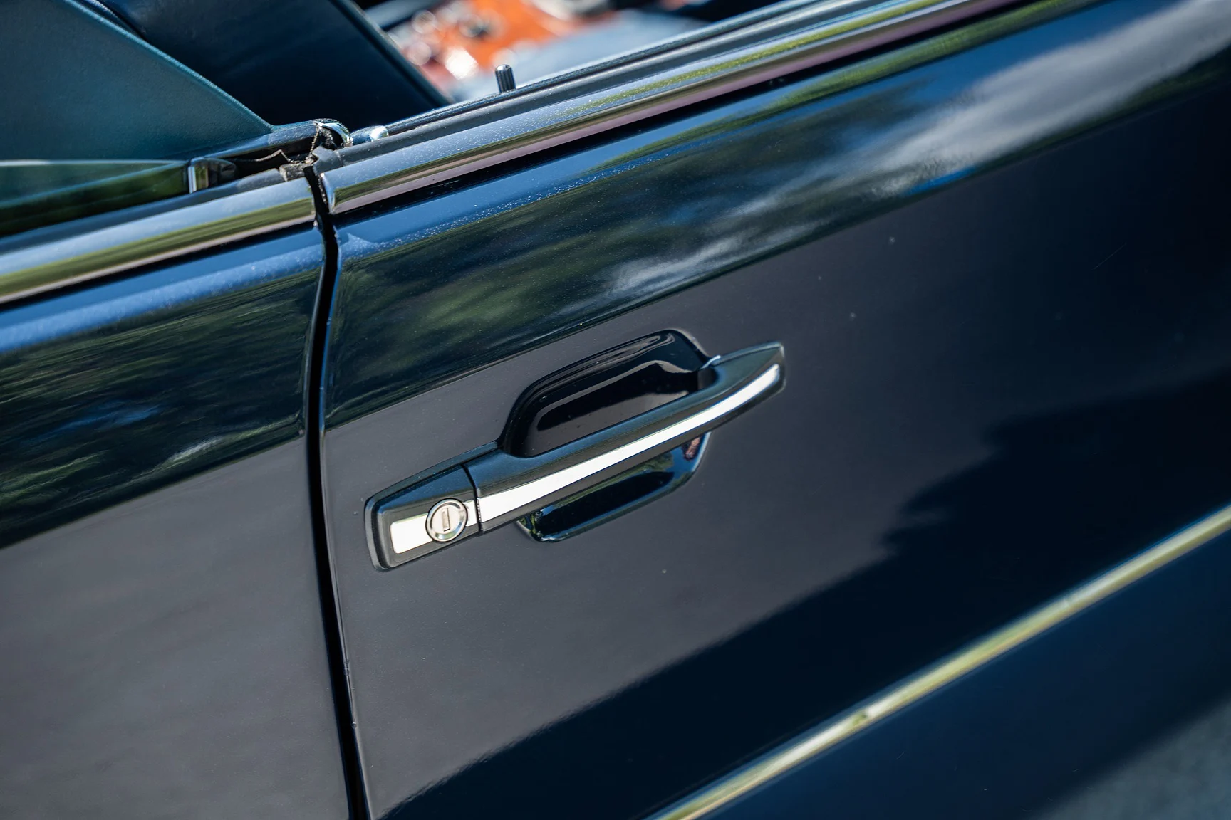 Exterior image of 1993 Mercedes-Benz 300 CE-24 Cabriolet (40)
