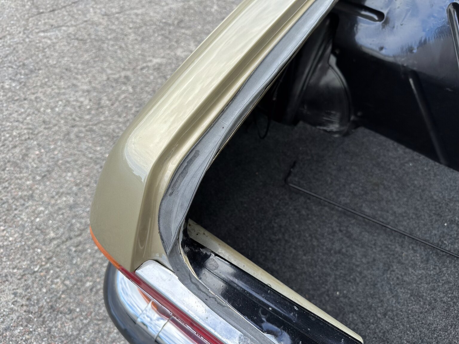 Interior image of 1974 Mercedes benz 450 SL