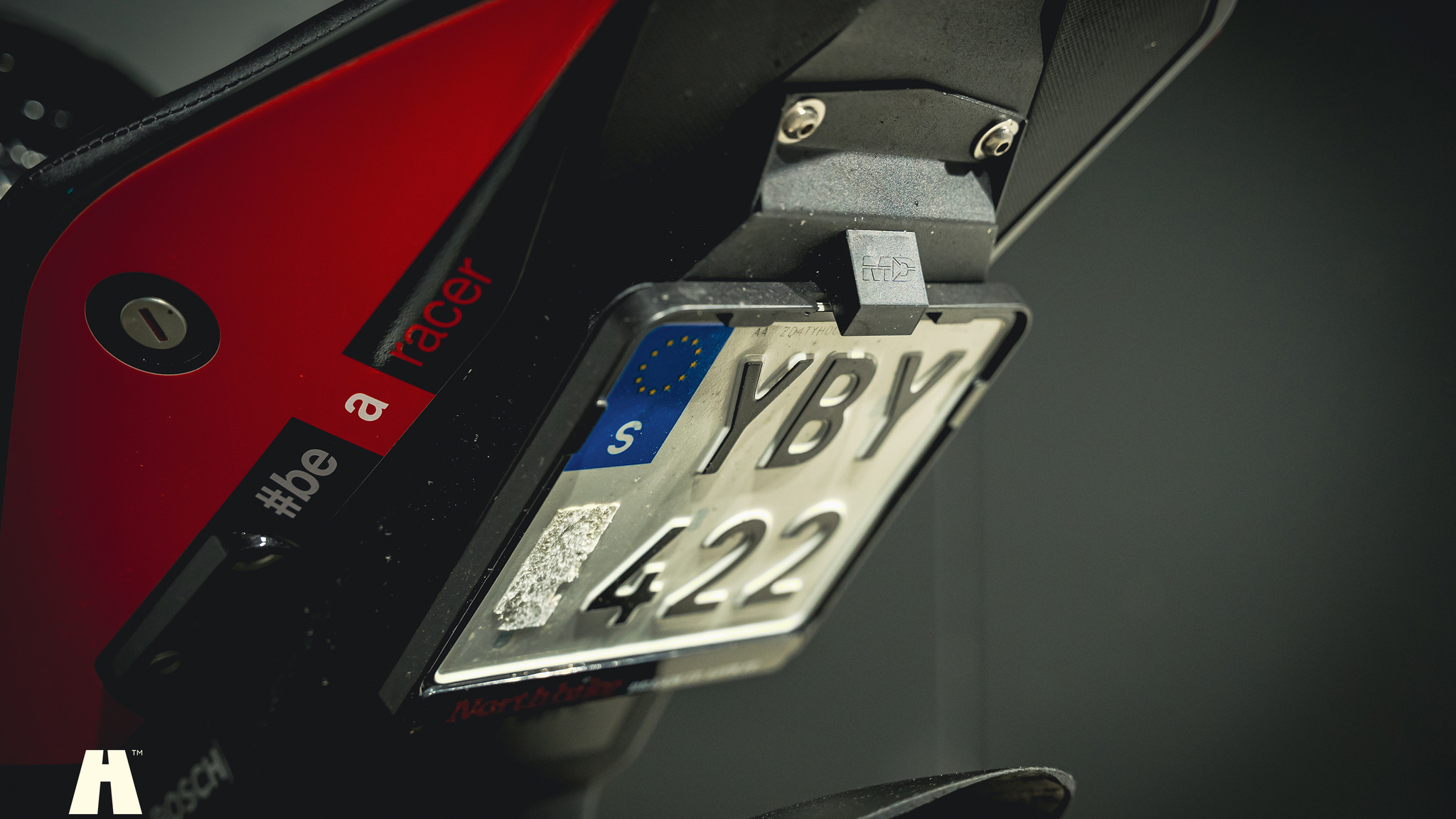 Exterior image of 2016 Aprilia Tuono V4 Factory