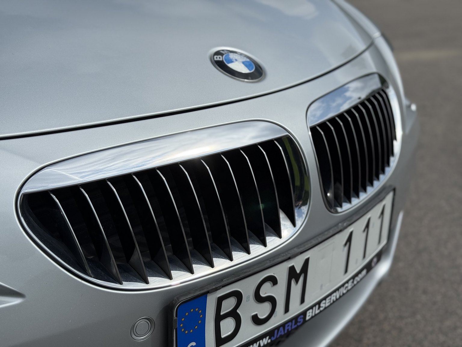 Exterior image of 2004 BMW 645Ci Convertible
