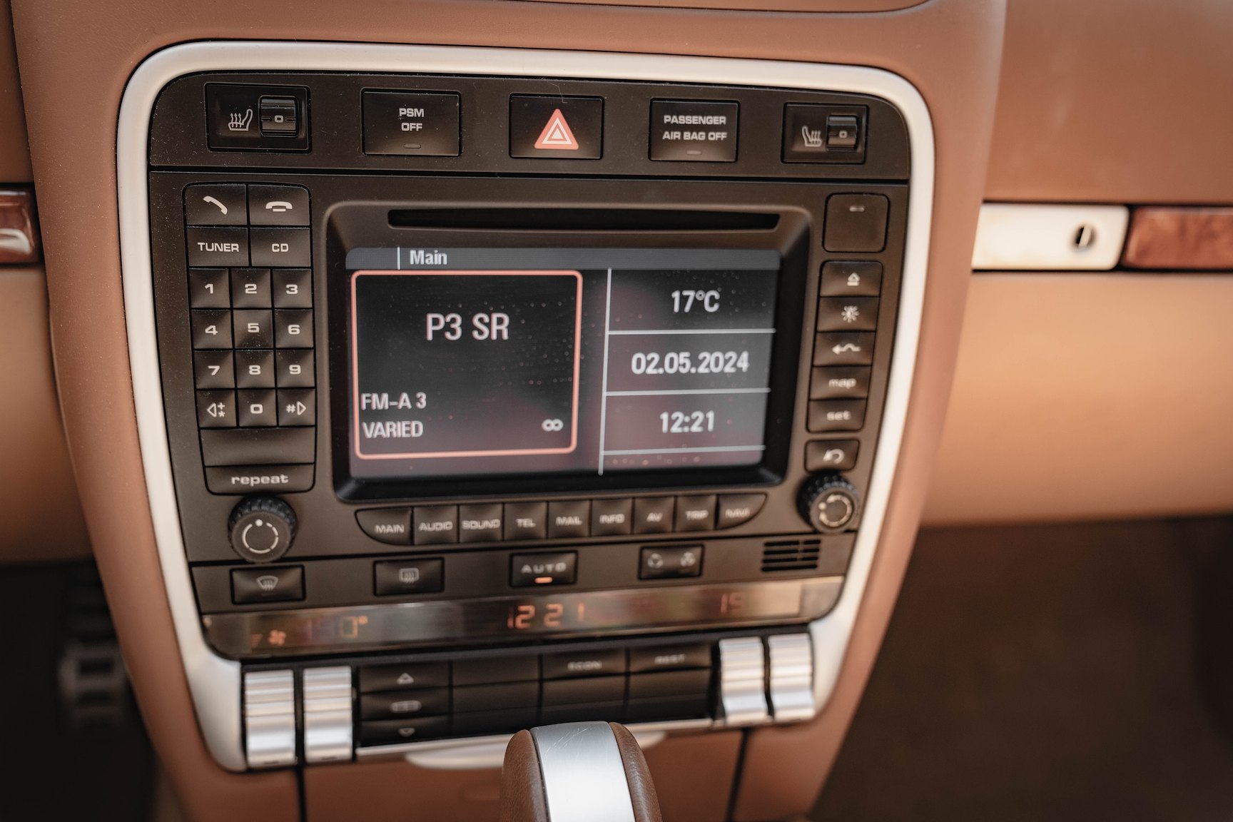 Interior image of 2005 Porsche Cayenne Turbo WLS