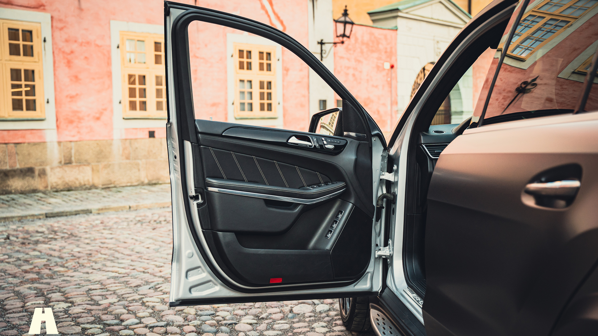 Innenraumfoto von 2017 Mercedes-Benz GLS 63 AMG (12)