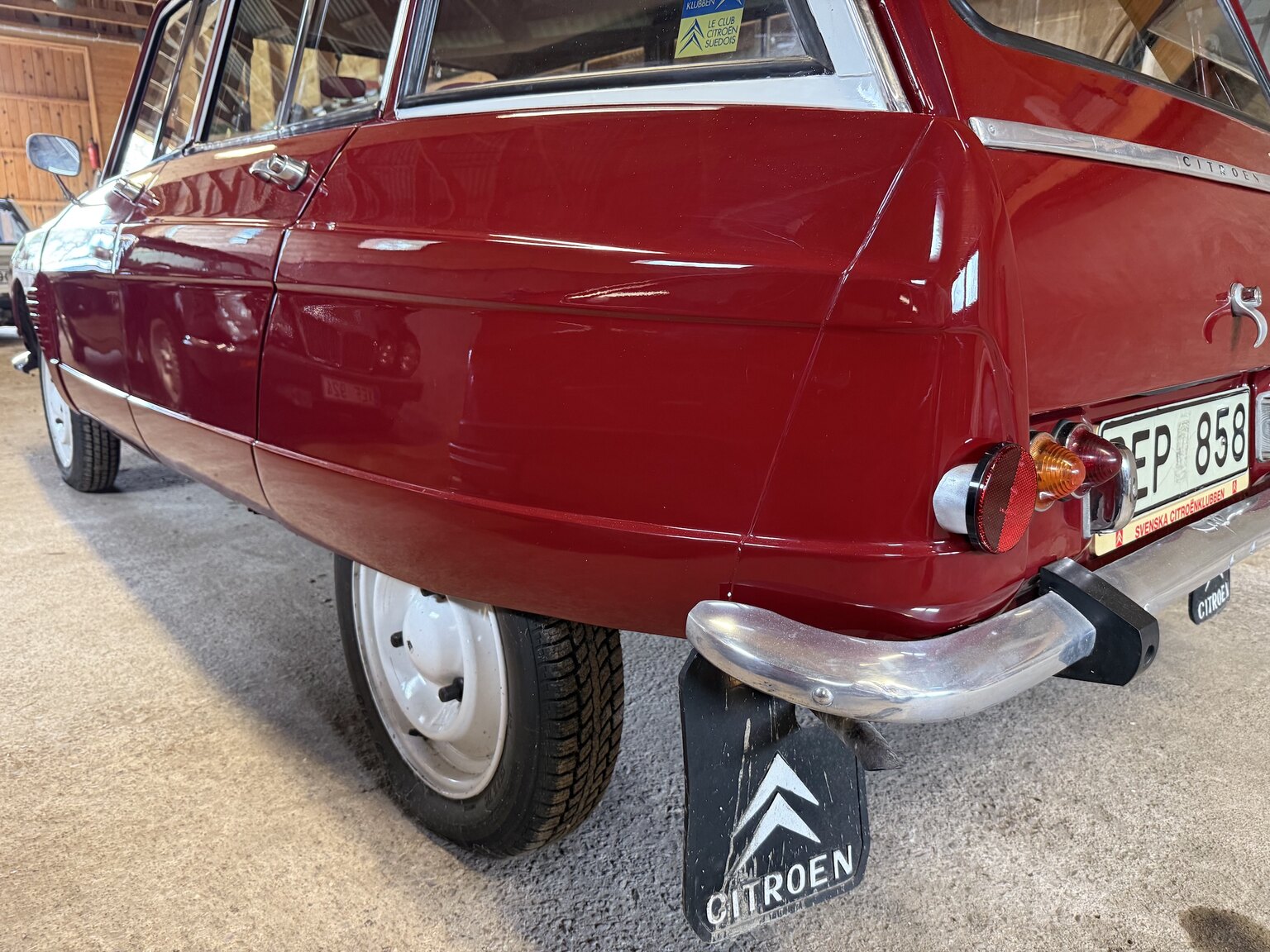 Exterior image of 1967 Citroën Ami 6 Weekend