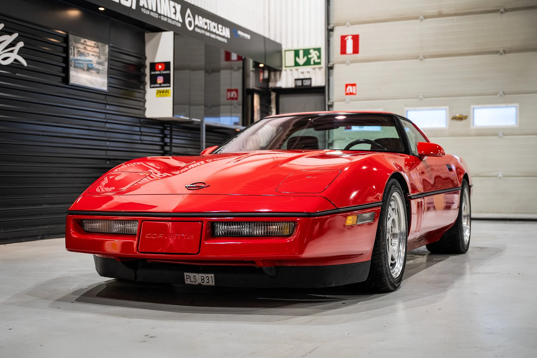 Exterior image of 1990 Chevrolet Corvette ZR-1 (24)