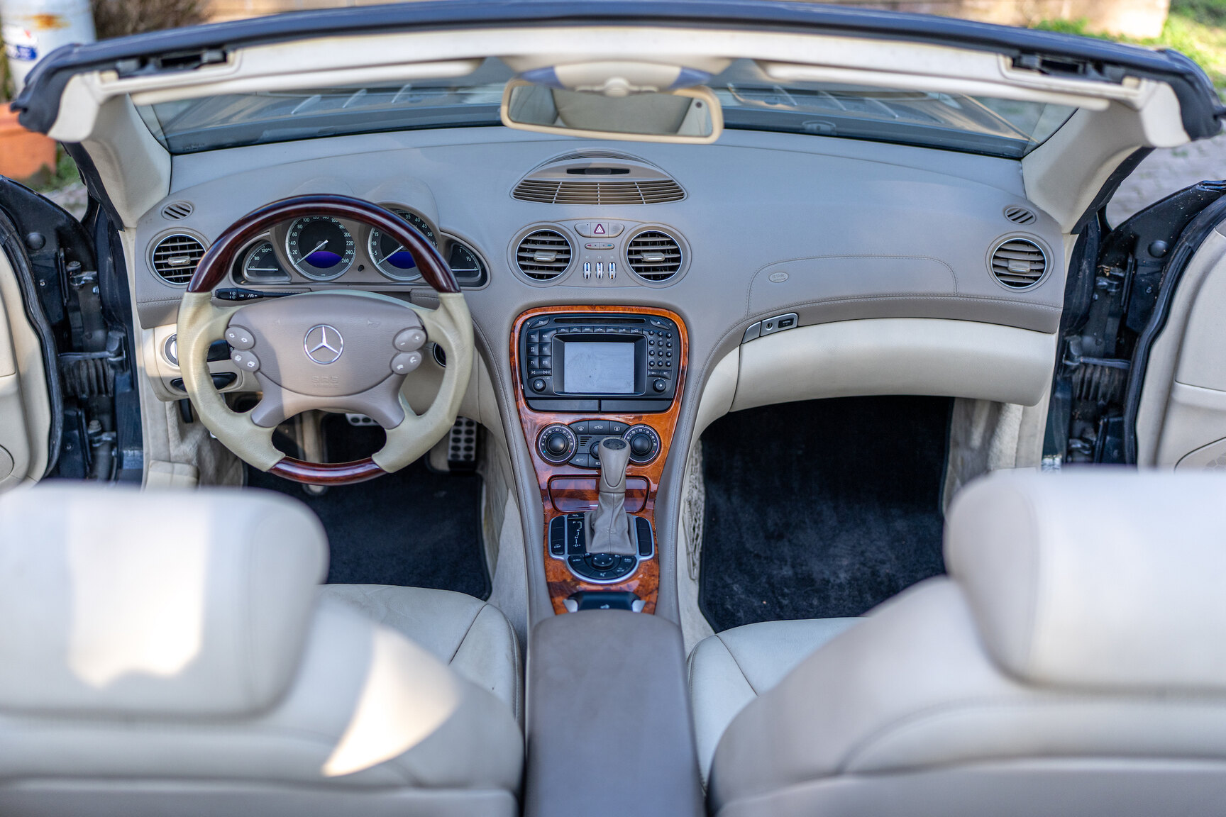 Interior image of 2002 Mercedes-Benz SL 500