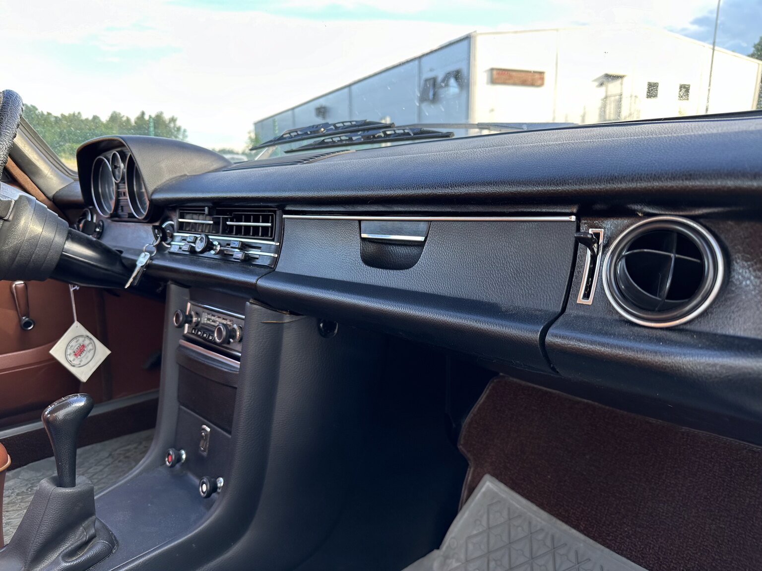 Interiörbild 1975 Mercedes Benz 200