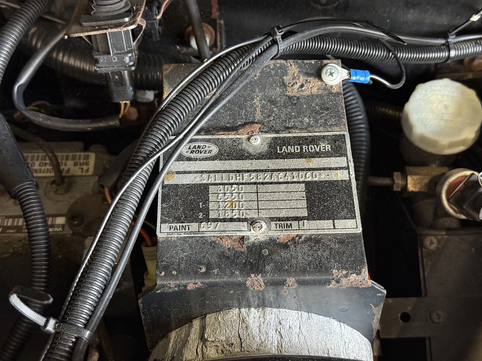 Image of 2000 Land Rover Defender 110 Tomb Raider (9) mechanics