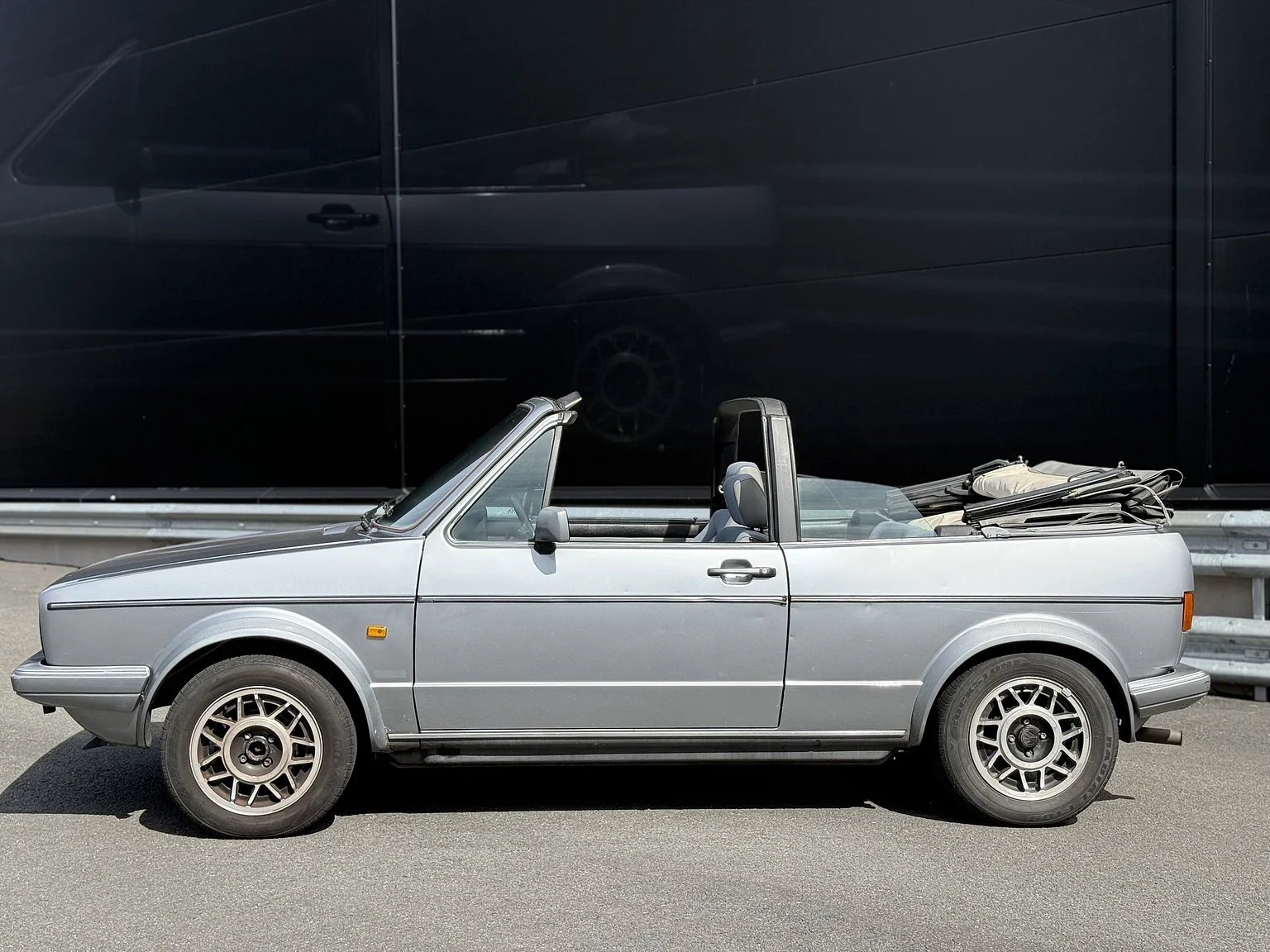 Exteriörbild på 1987 VW Golf Cabriolet (11)